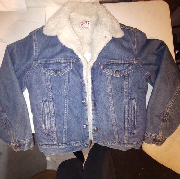 A collectors EmBrOdErY old style Levi's jacket - Picture 3 of 10